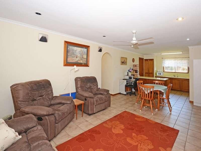 90 Oleander Avenue SCARNESS 4655, Scarness QLD 4655
