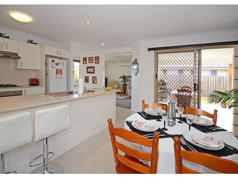 8 Forrest Court, Urraween QLD 4655