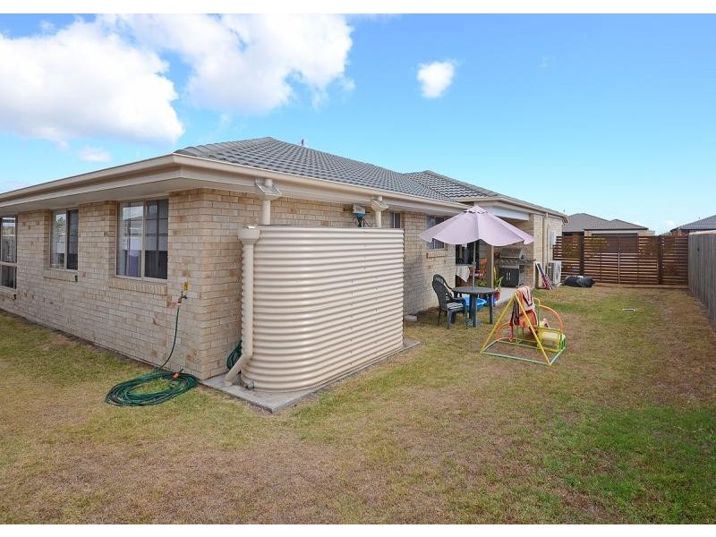 8 Forrest Court, Urraween QLD 4655