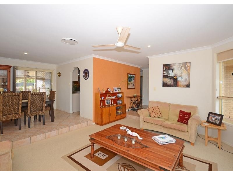 8 Delmo  Court URRAWEEN 4655, Urraween QLD 4655