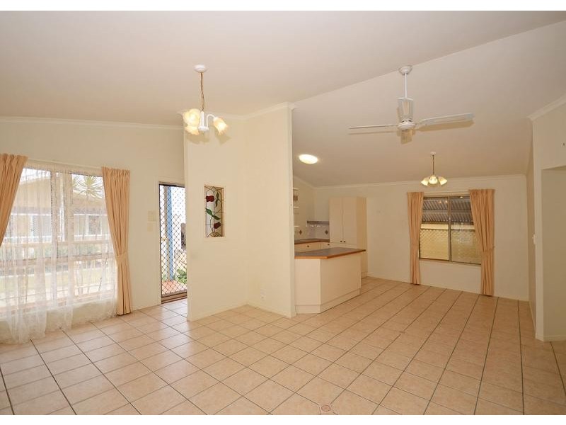 2/7 Bay Drive, Pialba QLD 4655