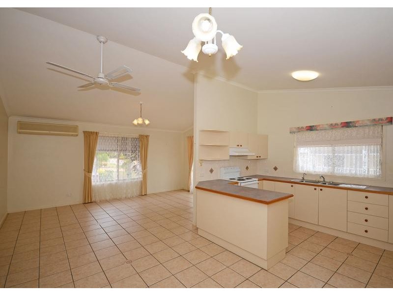 2/7 Bay Drive, Pialba QLD 4655