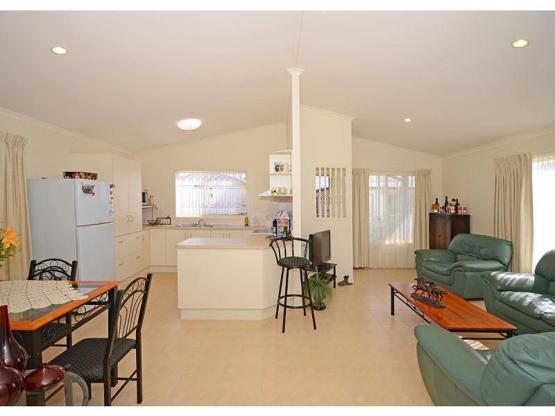 213,7 Bay  Drive, Pialba QLD 4655