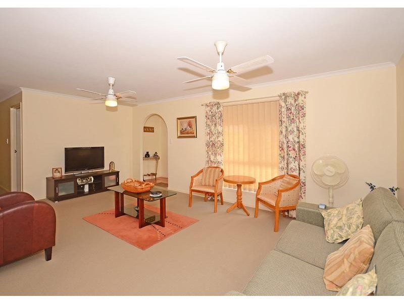 3 Sittella  Close ELI WATERS 4655, Eli Waters QLD 4655