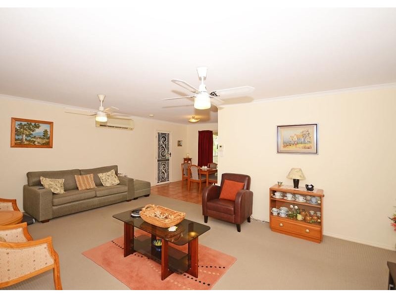 3 Sittella  Close ELI WATERS 4655, Eli Waters QLD 4655