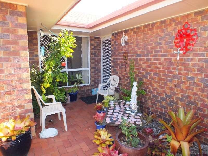 10 Hood  Street URANGAN 4655, Urangan QLD 4655
