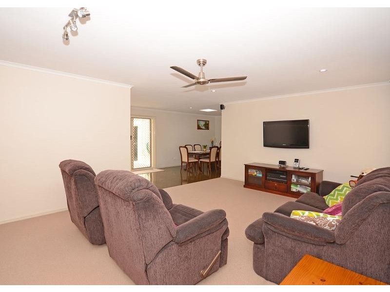 70 Hansen Street URANGAN 4655, Urangan QLD 4655