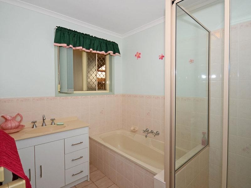 20 Ian Avenue, Kawungan QLD 4655