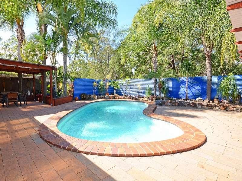 2 Riley  Street, Urangan QLD 4655