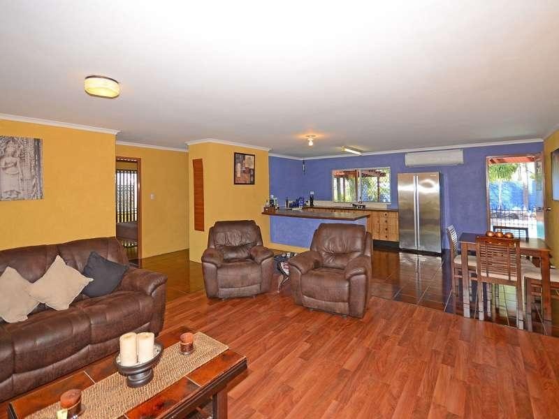 2 Riley  Street, Urangan QLD 4655