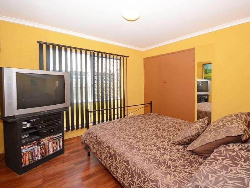 2 Riley  Street, Urangan QLD 4655