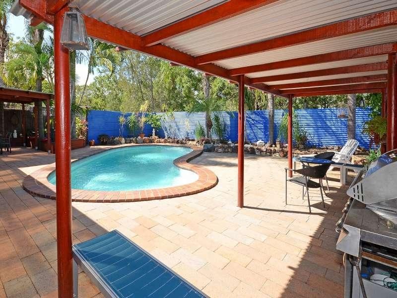 2 Riley  Street, Urangan QLD 4655
