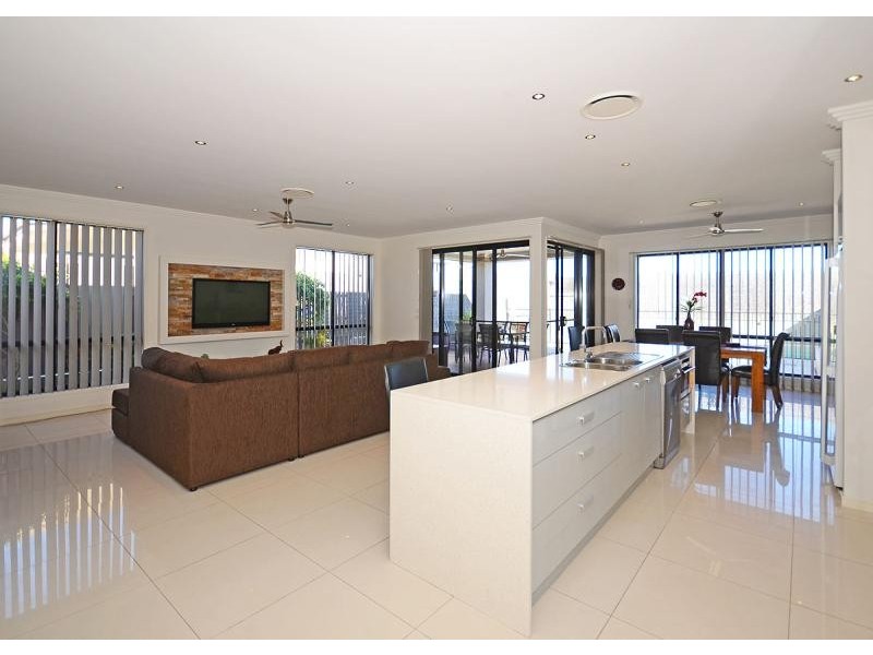 L2, 1, 27 Bay Park  Road, Wondunna QLD 4655
