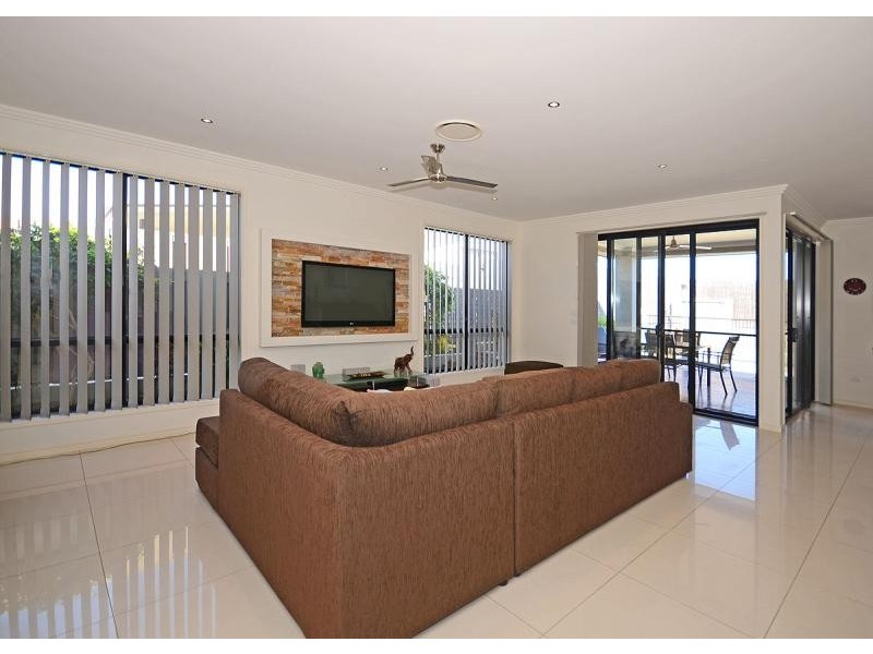 L2, 1, 27 Bay Park  Road, Wondunna QLD 4655