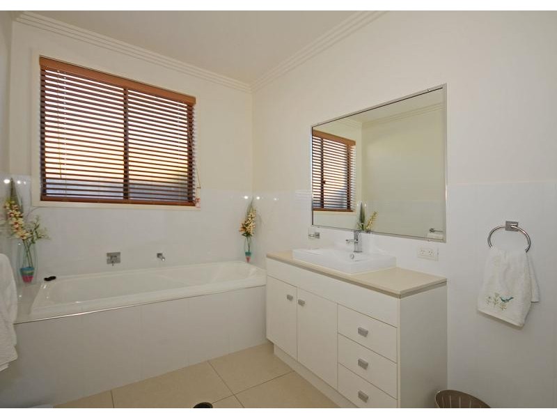 L2, 1, 27 Bay Park  Road, Wondunna QLD 4655