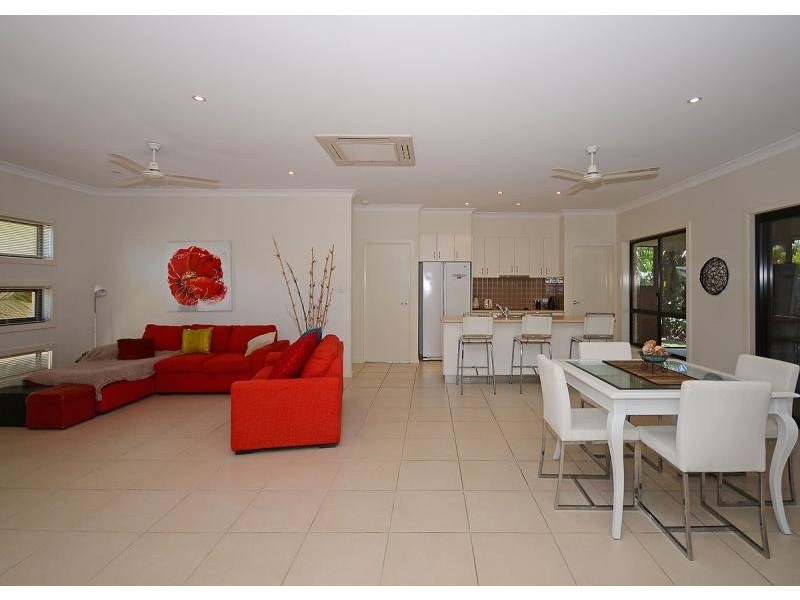 17 Amstal Avenue, Wondunna QLD 4655