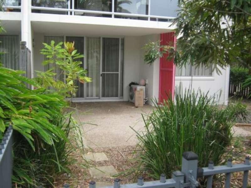 11, 68 Pulgul Street, Urangan QLD 4655