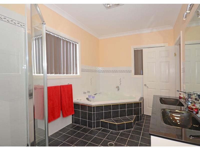 1 Woralie Way, Urraween QLD 4655