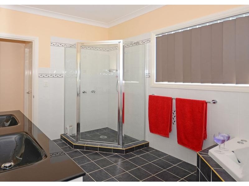 1 Woralie Way, Urraween QLD 4655