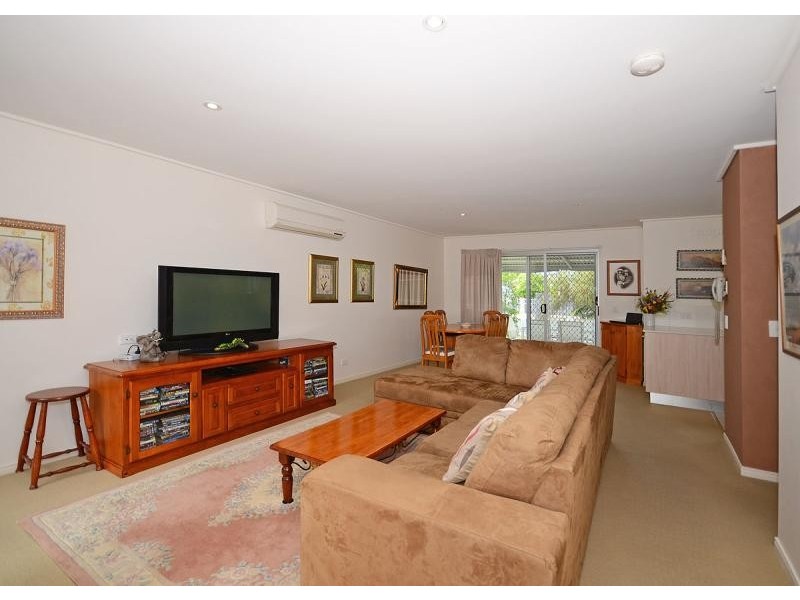 10,68 Pulgul Street, Urangan QLD 4655