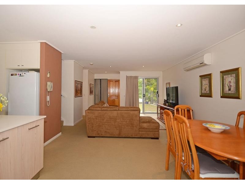 10,68 Pulgul Street, Urangan QLD 4655
