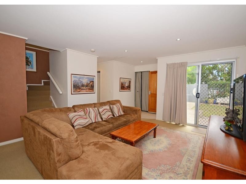 10,68 Pulgul Street, Urangan QLD 4655