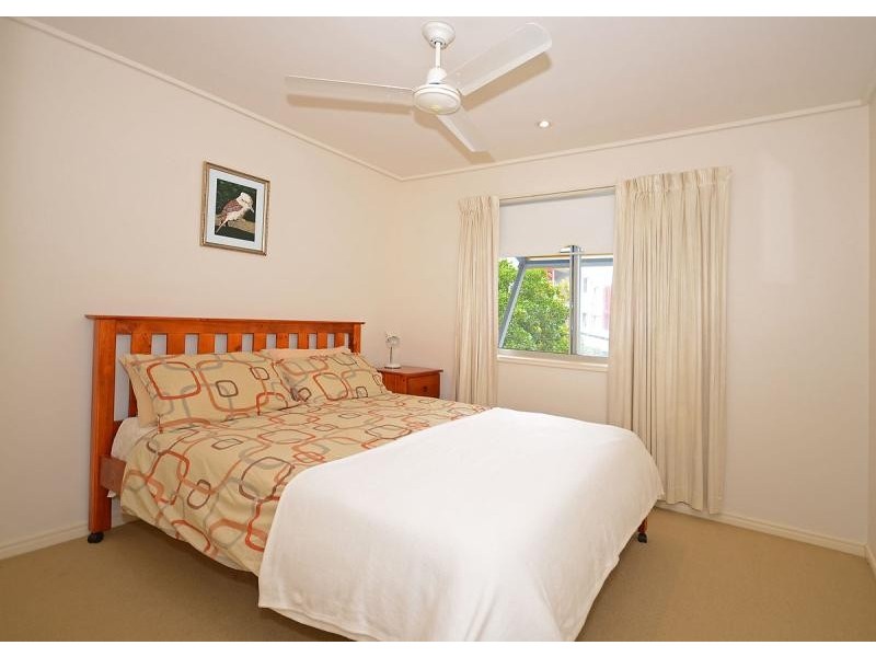 10,68 Pulgul Street, Urangan QLD 4655