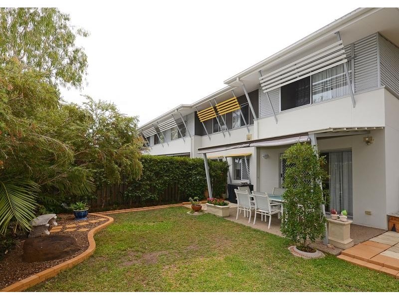 10,68 Pulgul Street, Urangan QLD 4655