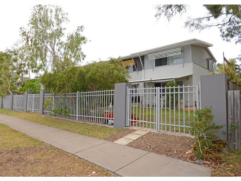 10,68 Pulgul Street, Urangan QLD 4655