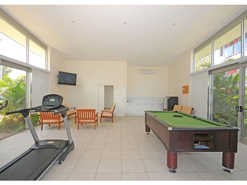 10,68 Pulgul Street, Urangan QLD 4655