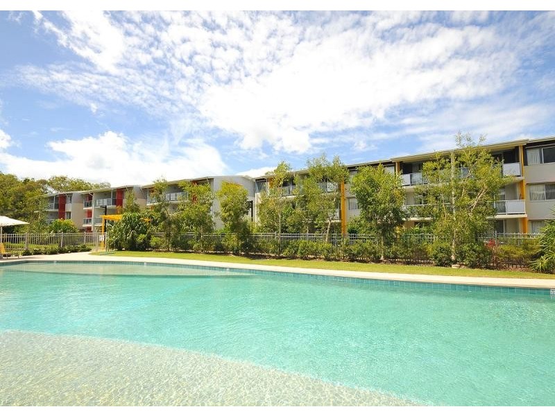 10,68 Pulgul Street, Urangan QLD 4655