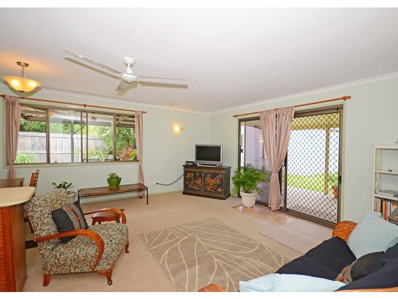 17 Ross  Street, Urangan QLD 4655