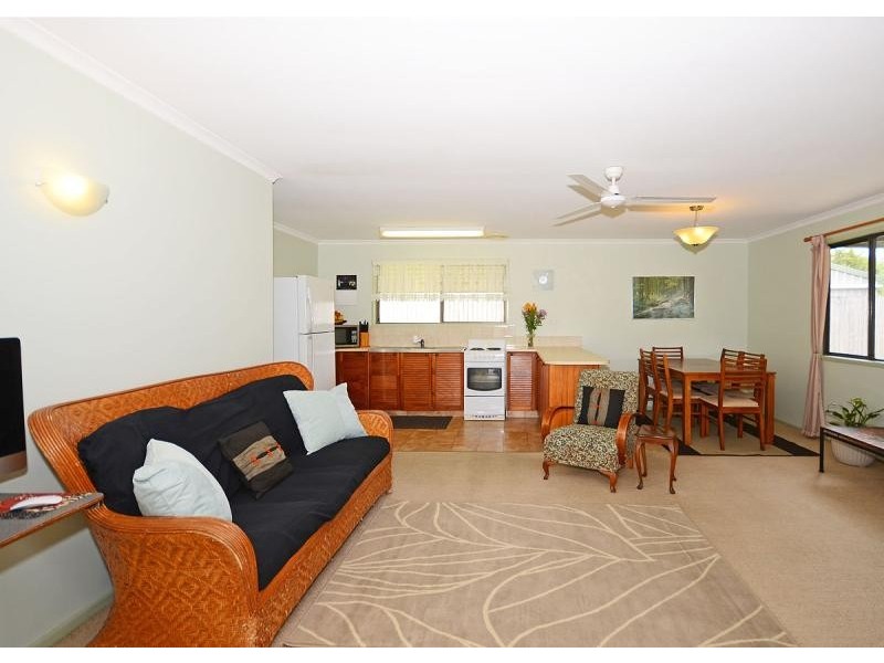 17 Ross  Street, Urangan QLD 4655