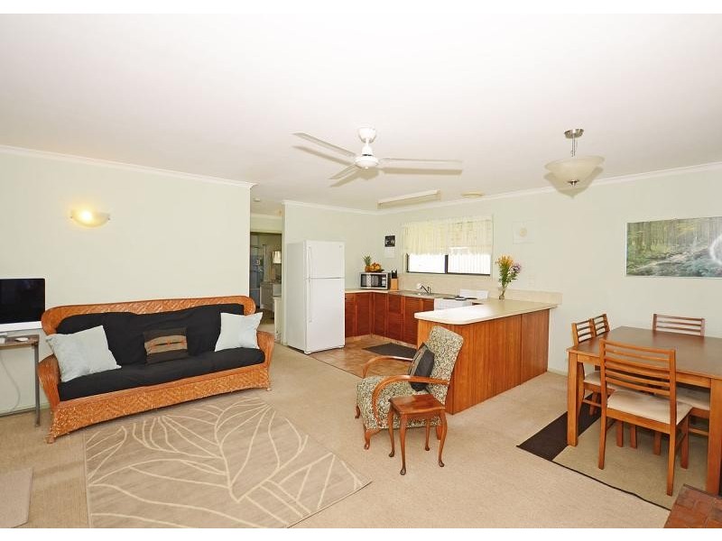 17 Ross  Street, Urangan QLD 4655