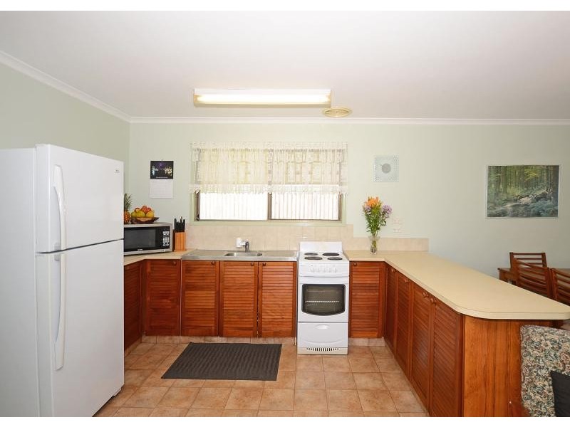 17 Ross  Street, Urangan QLD 4655
