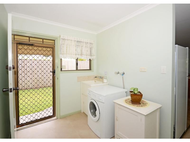 17 Ross  Street, Urangan QLD 4655