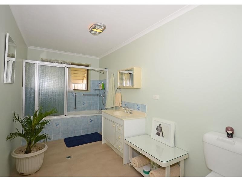 17 Ross  Street, Urangan QLD 4655