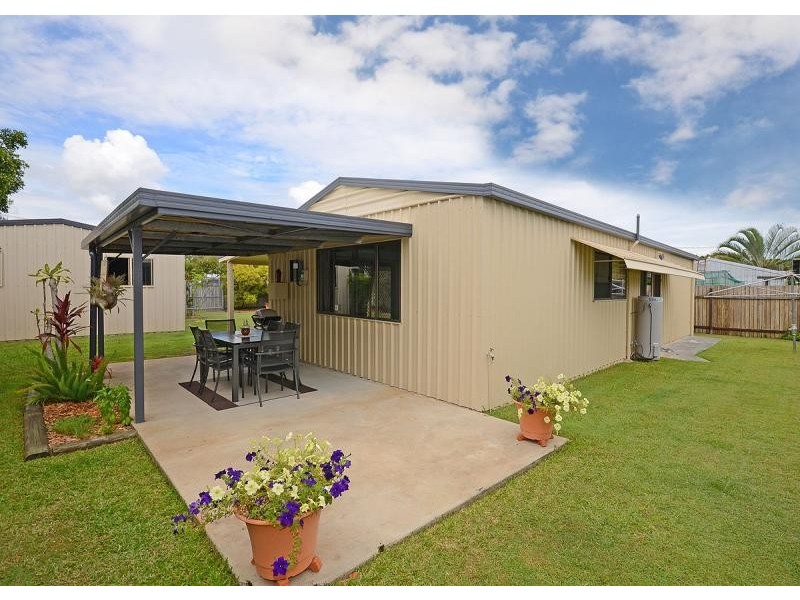 17 Ross  Street, Urangan QLD 4655