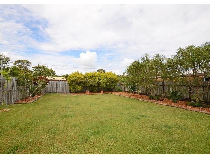 17 Ross  Street, Urangan QLD 4655