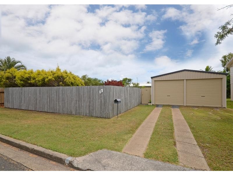 17 Ross  Street, Urangan QLD 4655