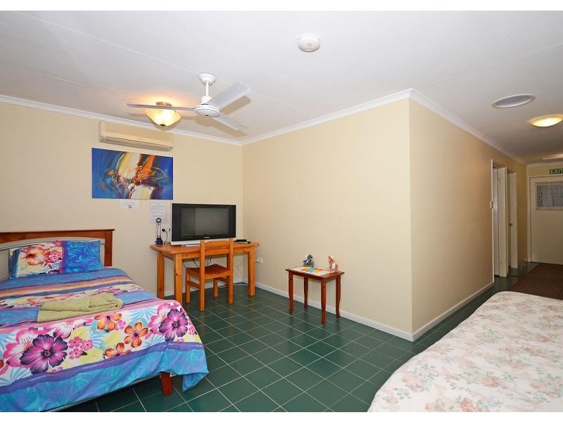 180a Cypress  Street, Urangan QLD 4655
