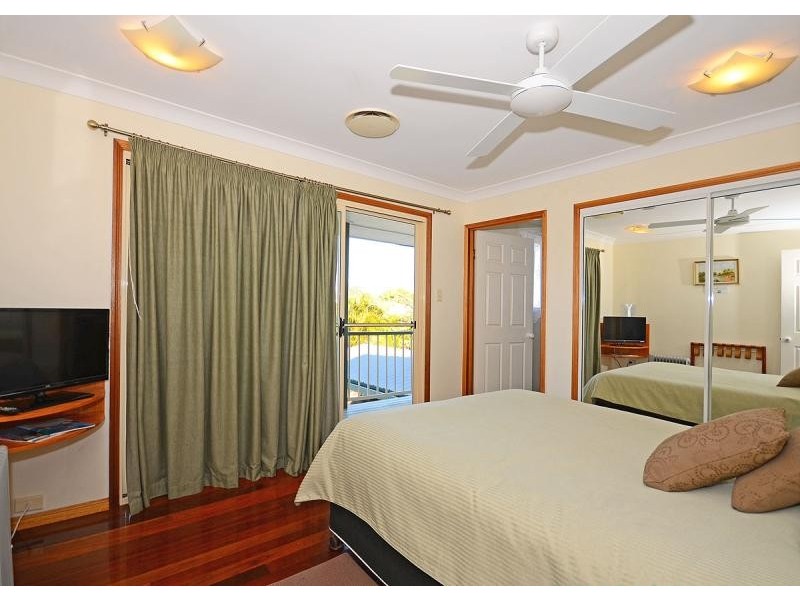 180a Cypress  Street, Urangan QLD 4655