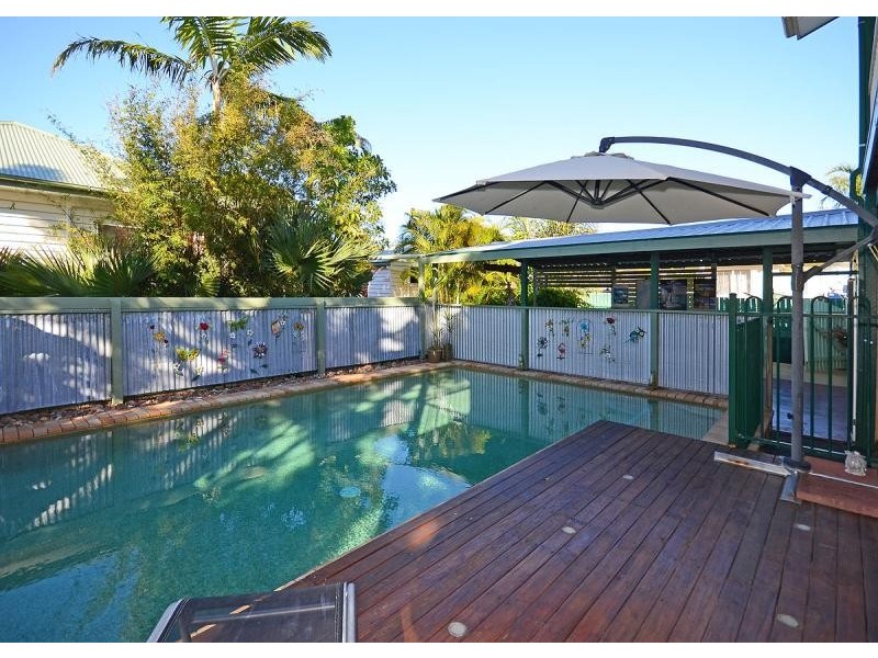 180a Cypress  Street, Urangan QLD 4655