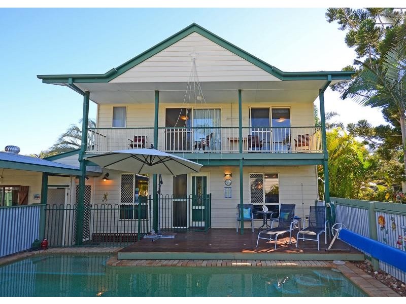 180a Cypress  Street, Urangan QLD 4655