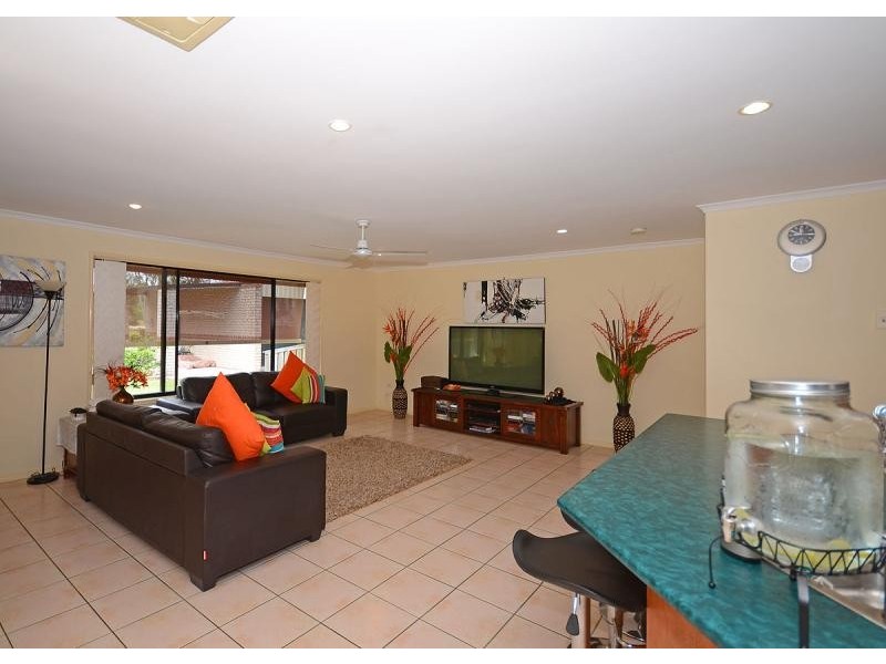 3 Oriole Court, Eli Waters QLD 4655