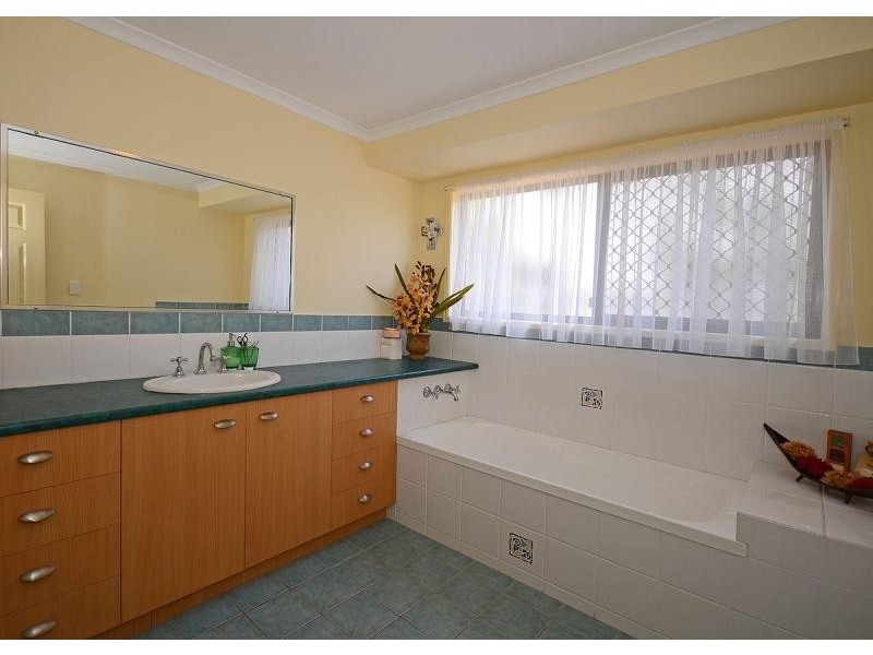 3 Oriole Court, Eli Waters QLD 4655