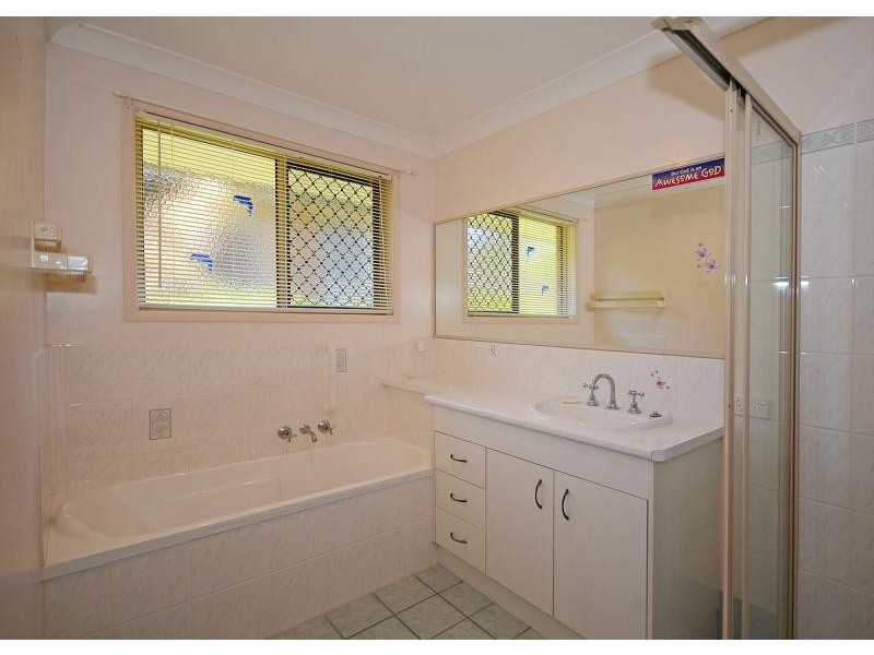 8 Nicholson Court, Urraween QLD 4655
