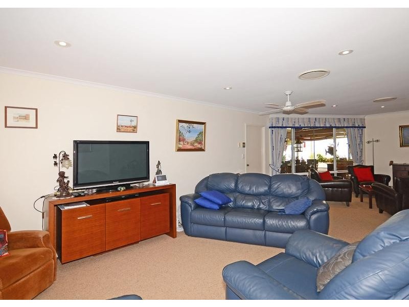 3 Whimbrel Grove, Eli Waters QLD 4655