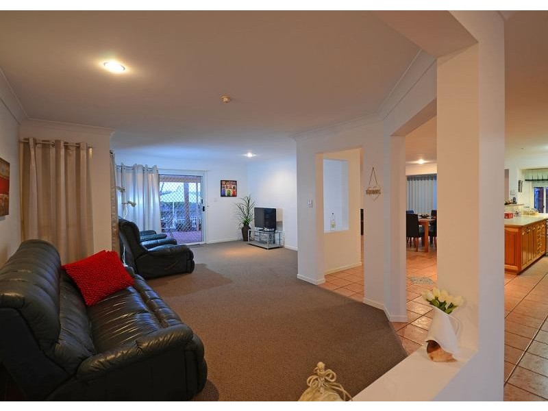 2 Faraday  Court, Urraween QLD 4655