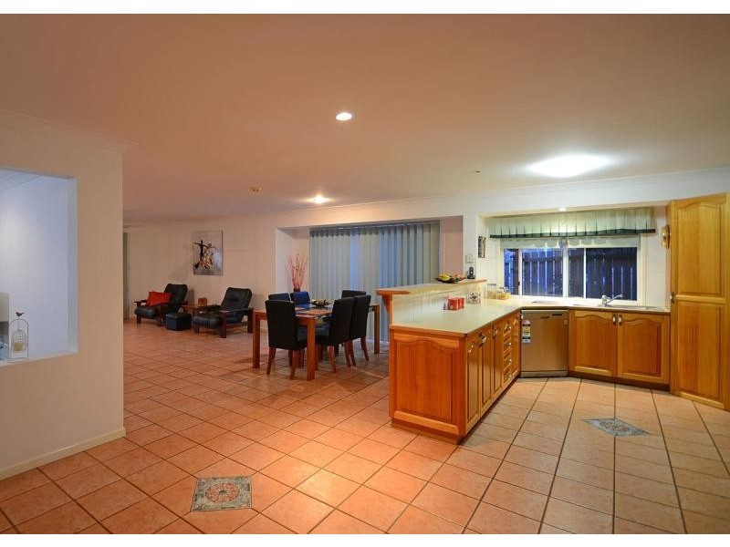 2 Faraday  Court, Urraween QLD 4655